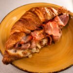 Croissant Bacon Queso